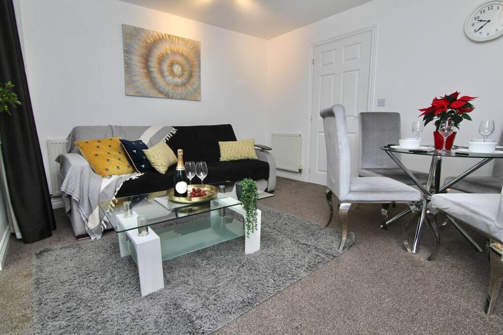 Daimler House - Cosy Near Centre Holiday home