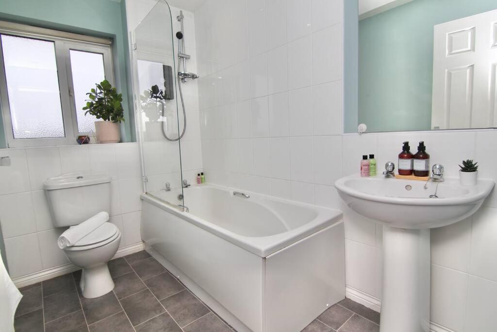 Daimler House - Cosy Near Centre Holiday home *